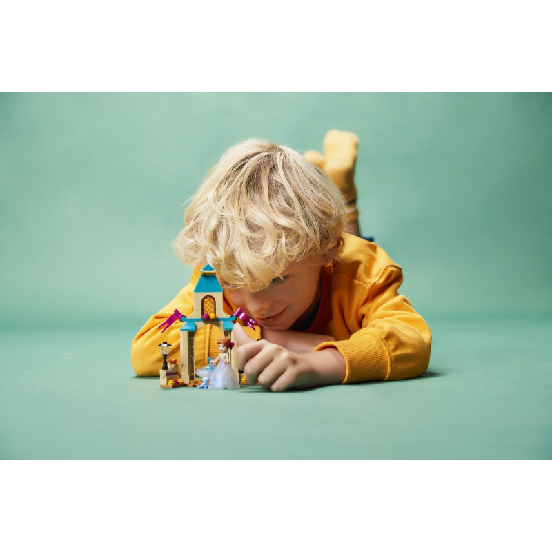 Anna a z&aacute;meck&eacute; n&aacute;dvoř&iacute;