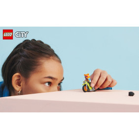 Medvěd a kaskadérská motorka Medvěd a kaskadérská motorka