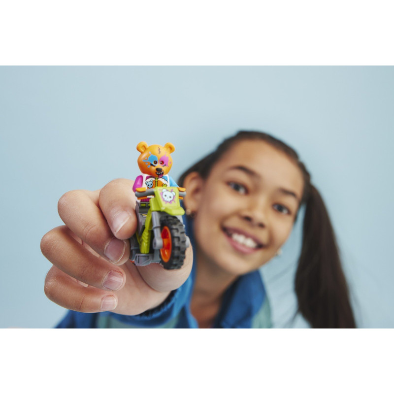 Medvěd a kaskadérská motorka Medvěd a kaskadérská motorka