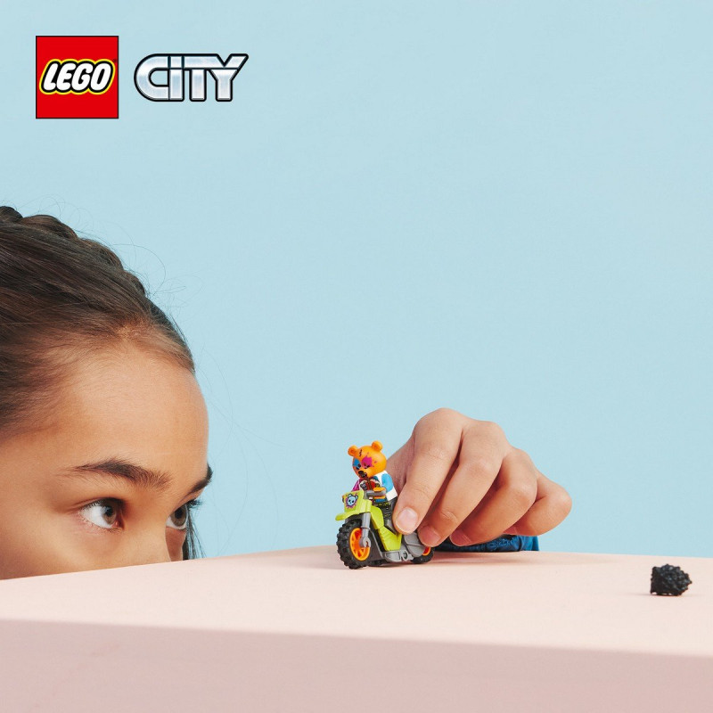 Medvěd a kaskadérská motorka Medvěd a kaskadérská motorka