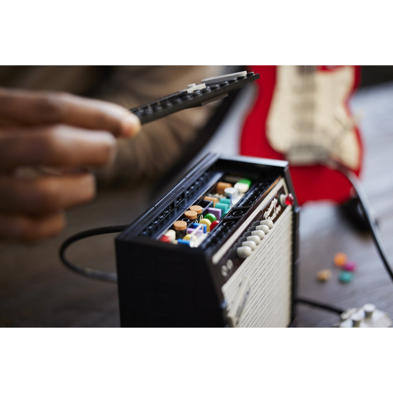 Fender&reg; Stratocaster&trade;