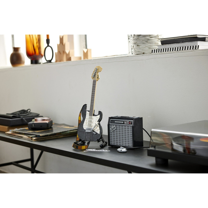 Fender&reg; Stratocaster&trade;