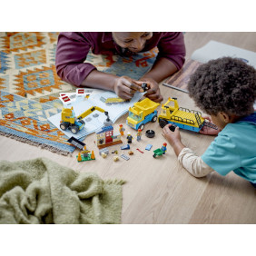 Vozidla ze stavby a demoliční koule Vozidla ze stavby a demoliční koule