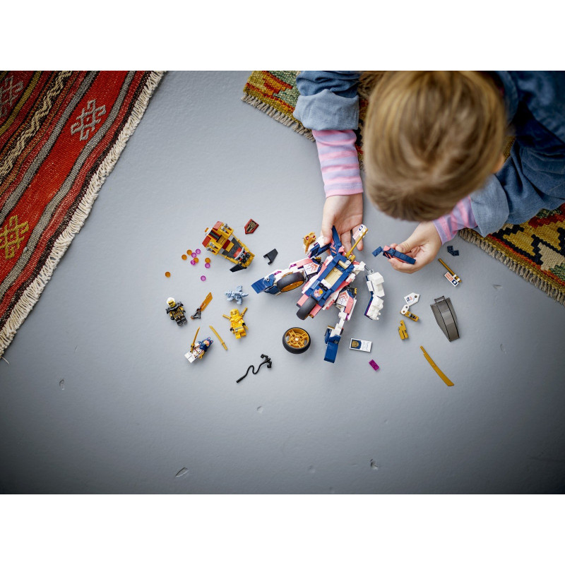 Sora a její transformační motorobot Sora a její transformační motorobot