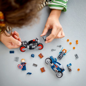 Black Widow a Captain America na motork&aacute;ch