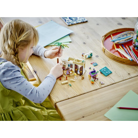 Asha ve městě Rosas