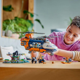 Helikopt&eacute;ra na průzkum džungle v z&aacute;kladn&iacute;m t&aacute;boře