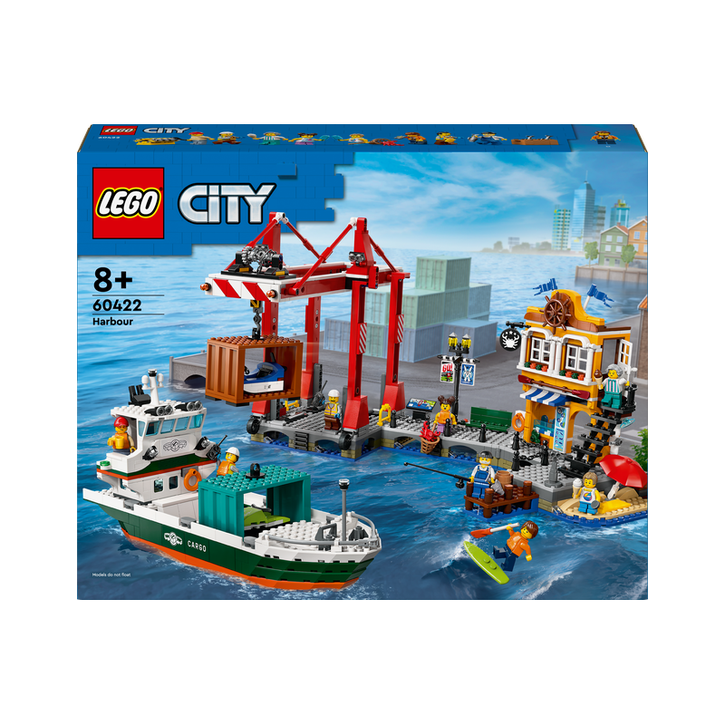 Přístav s nákladní lodí