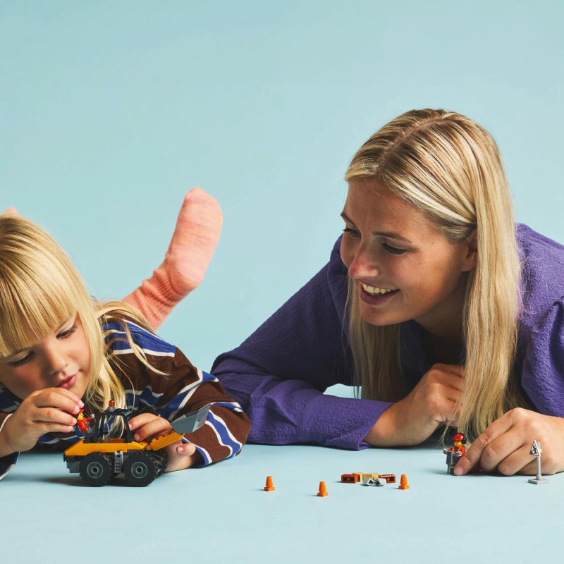 Žlutý kolový nakladač