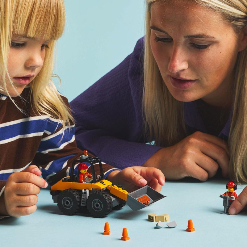 Žlutý kolový nakladač