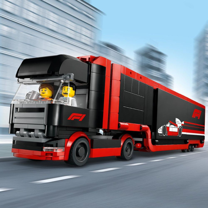 Kamion F1® s vozy F1® RB20 a AMR24