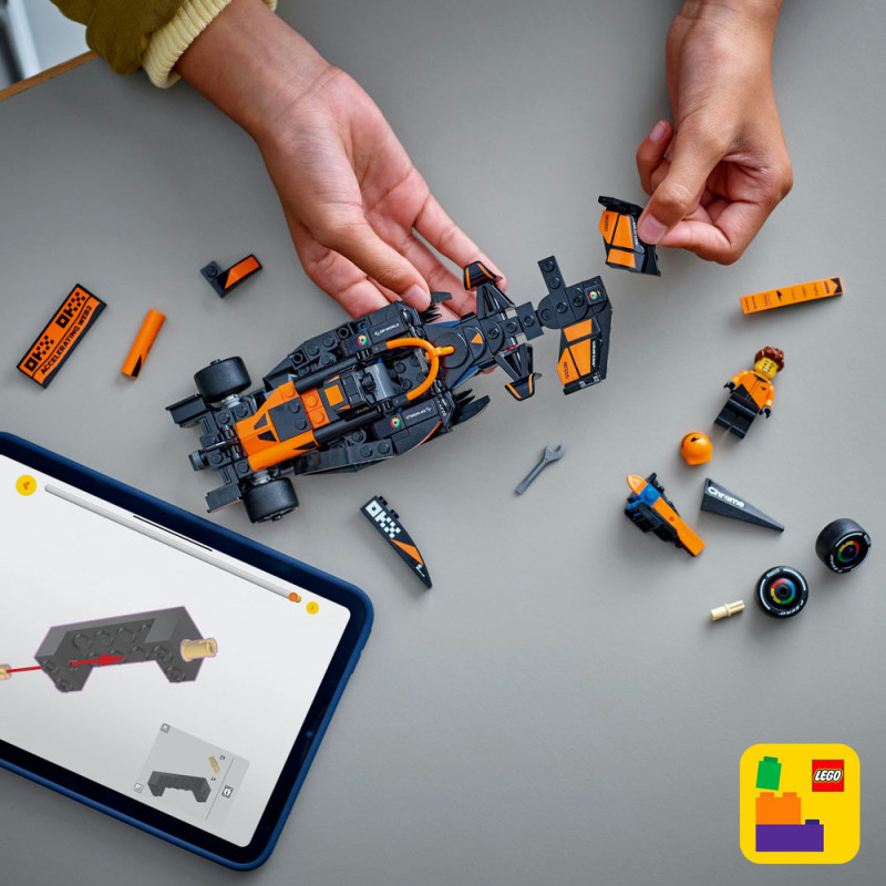 Závodní auto McLaren F1® Team MCL38