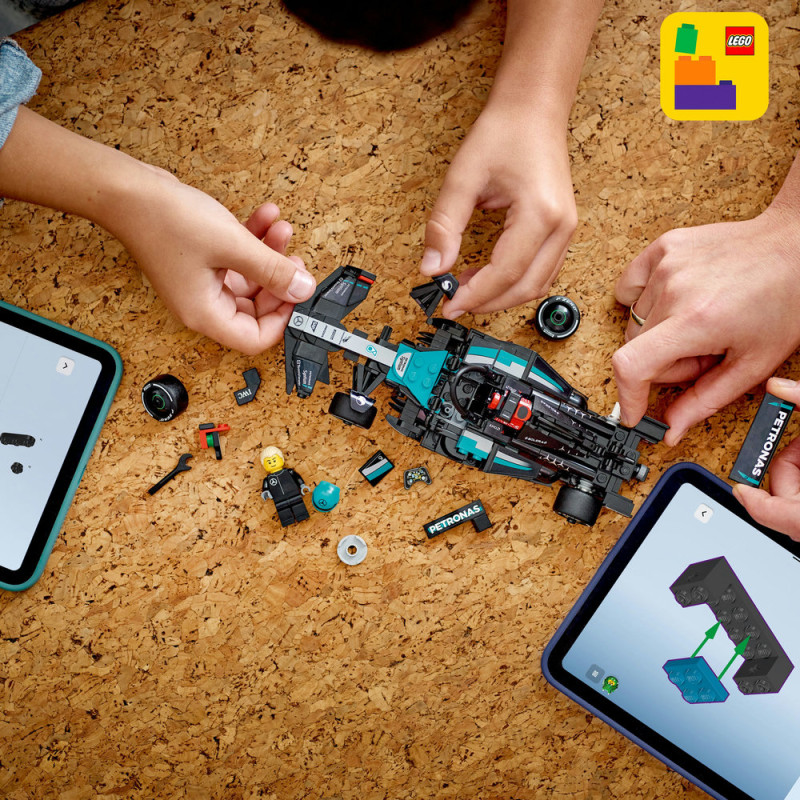 Závodní auto Mercedes-AMG F1® W15