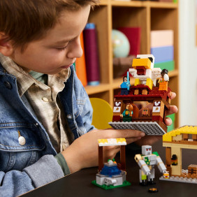 Balón v podobě ďasa a útok na vesnici