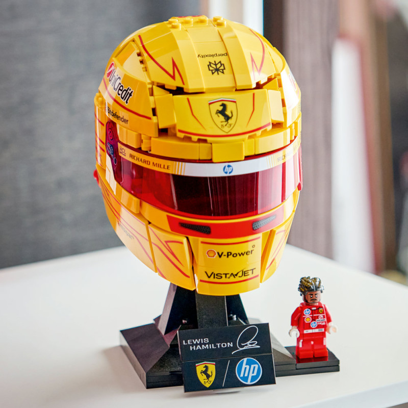 Helma Lewis Hamilton ze Scuderia Ferrari HP